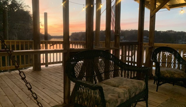 This Retreat sits directly on the Suwannee River and is your getaway to Nature