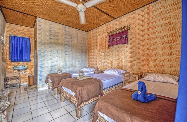 Lovina Central Hostel