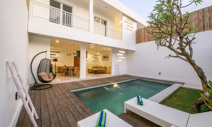 Seminyak Villa | 2 BDR Villa No.6 Central Seminyak/Oberoi