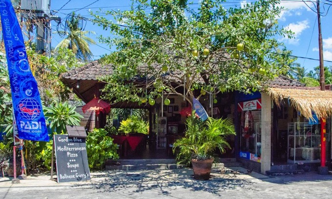 Purwakerti House | 70 m² Bungalow ∙ 4 guests