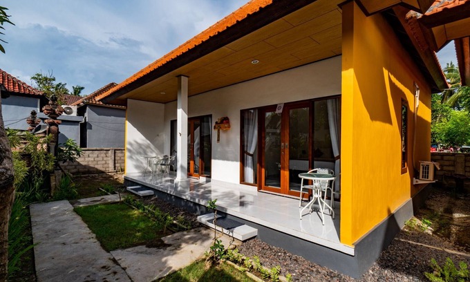 Jungut Batu House | Anugrah Sari Homestay Near from Jungut Batu Port