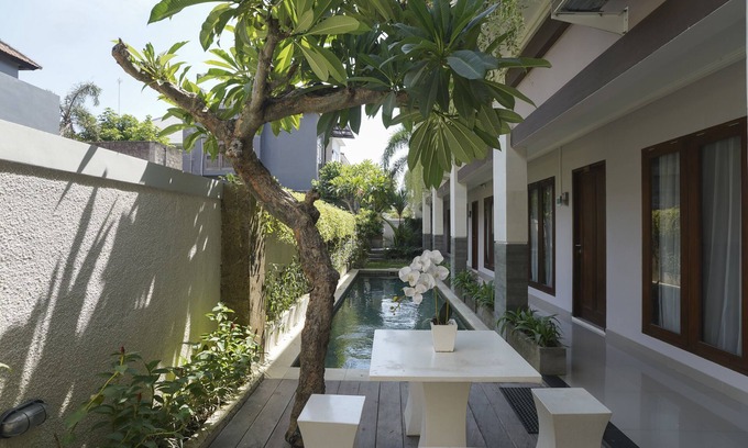 Renon Hotel | Capital O 2166 Elitya Stay