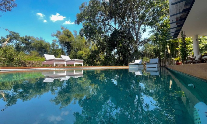 Beraban Hostel | Leafy Riverbank