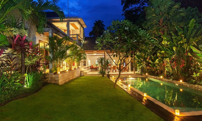 Batubelig Villa | LIVELY! 3BR Villa - 4Min Walk To Seminyak Beach! W/Private Swimming Pool!