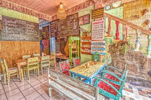 Lovina Bed & Breakfast | Lovina Central Hostel