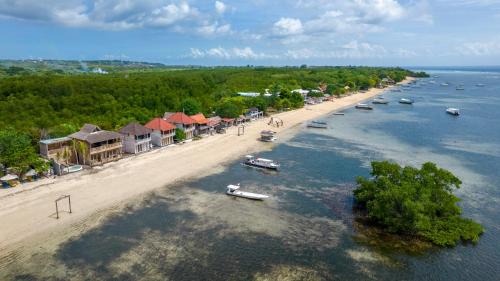 Jungut Batu Villa | Sunset Beach Wood Villa by Alfred in Bali