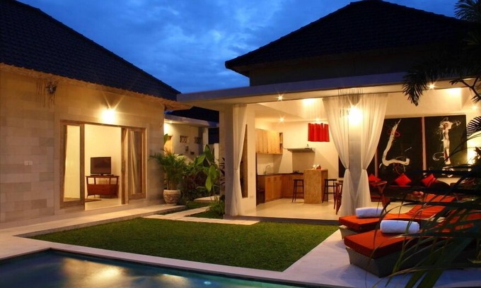 Batubelig Villa | Very Modern, Beachside 2BR Villa, Batu Belig - 4Min Walk To The Beach! W/Pool!