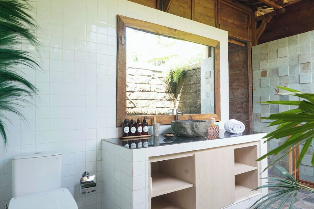 Photo of Bathroom in Nyambu