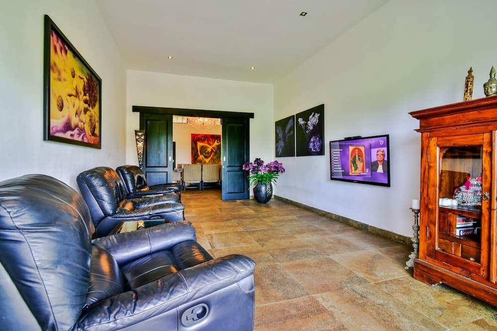 Photo of Livingroom in Kalibukbuk