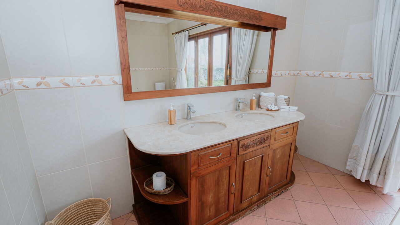 Photo of Bathroom in Suraberata