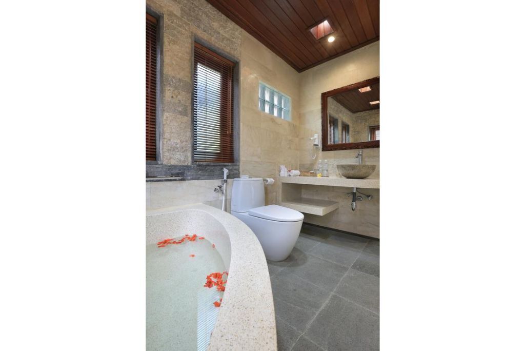 Photo of Bathroom in Petulu