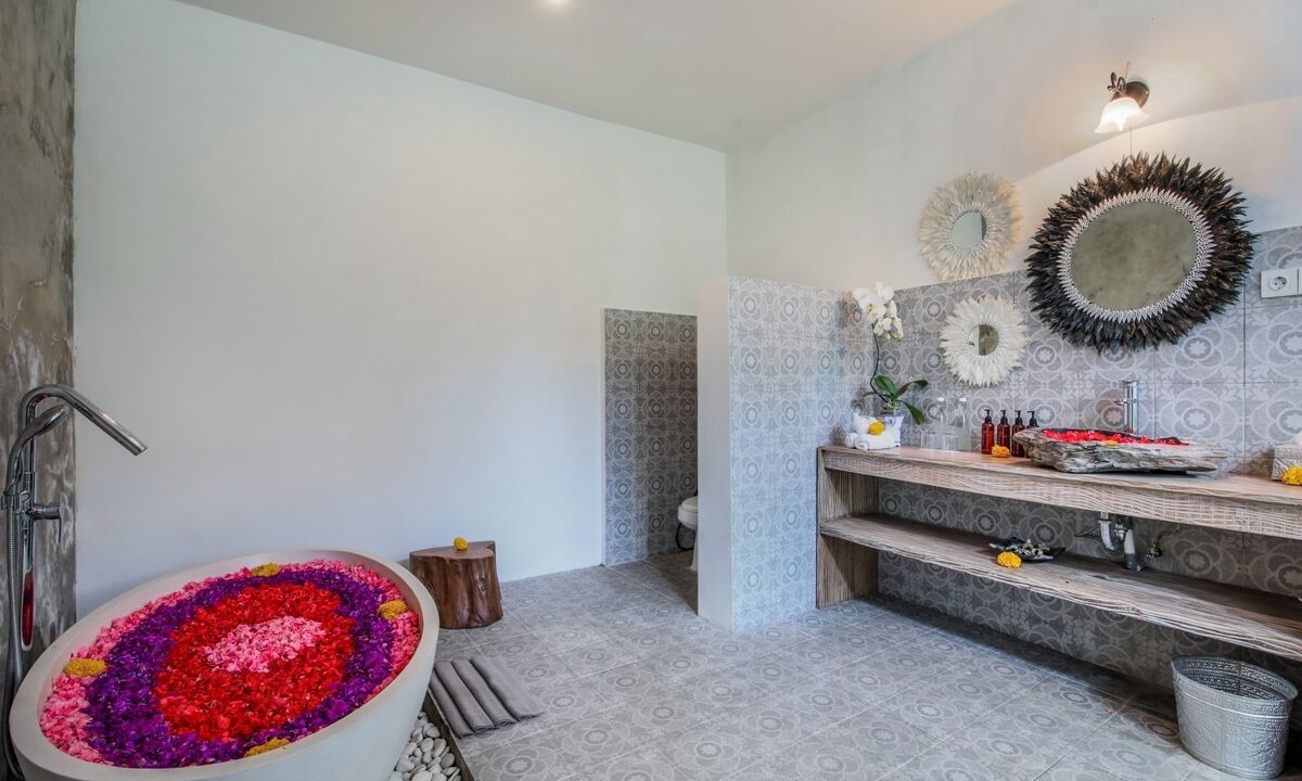 Photo of Bathroom in Sunset Road