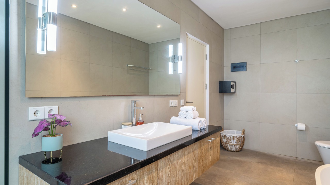 Photo of Bathroom in Petitenget