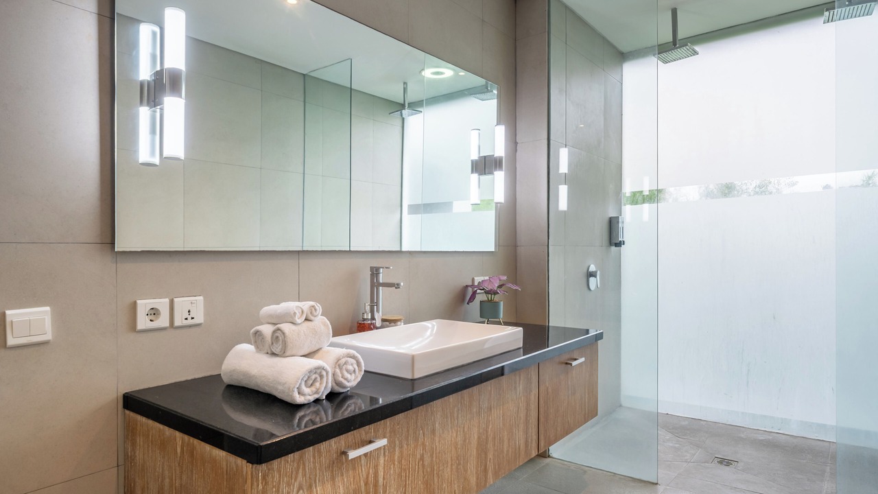 Photo of Bathroom in Petitenget