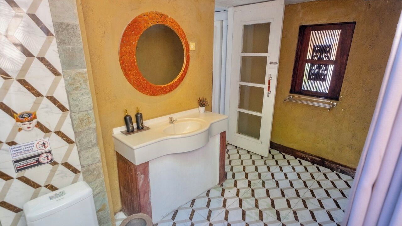 Photo of Bathroom in Abang