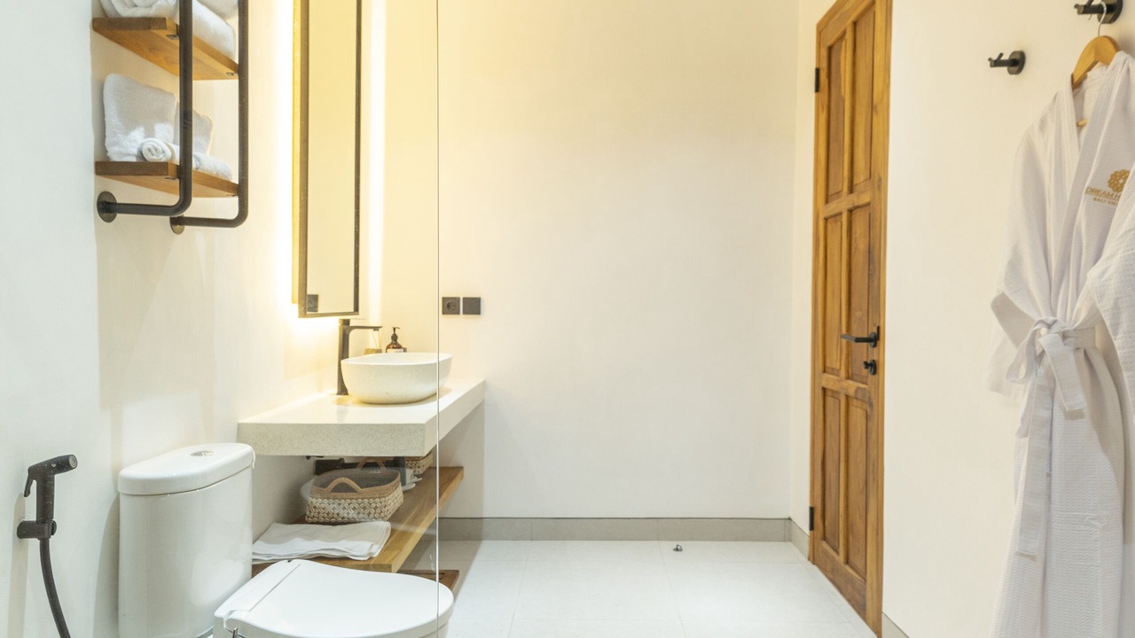 Photo of Bathroom in Singakerta