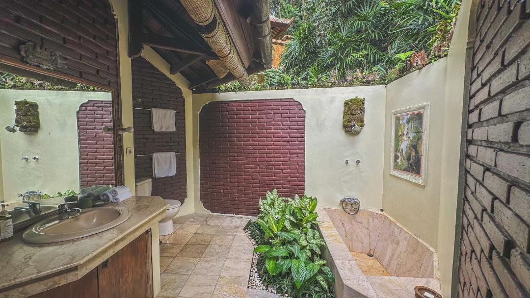 Photo of Bathroom in Ababi