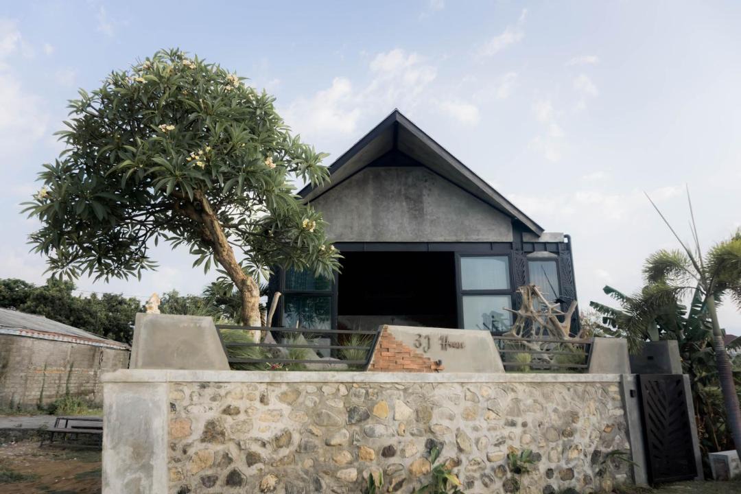 Photo of Buildings in Banyuasri