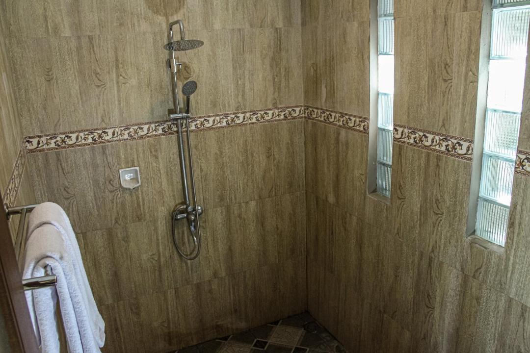 Photo of Bathroom in Petulu