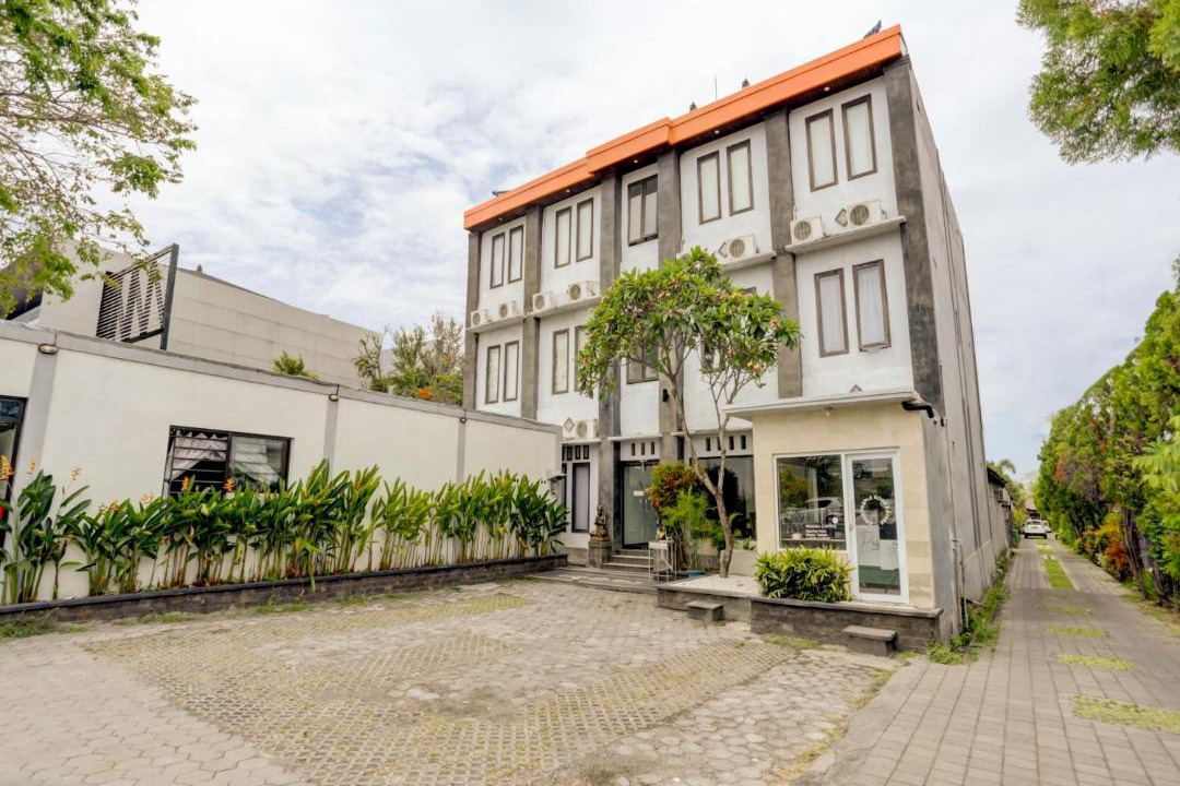 Photo of Buildings in Cokroaminto