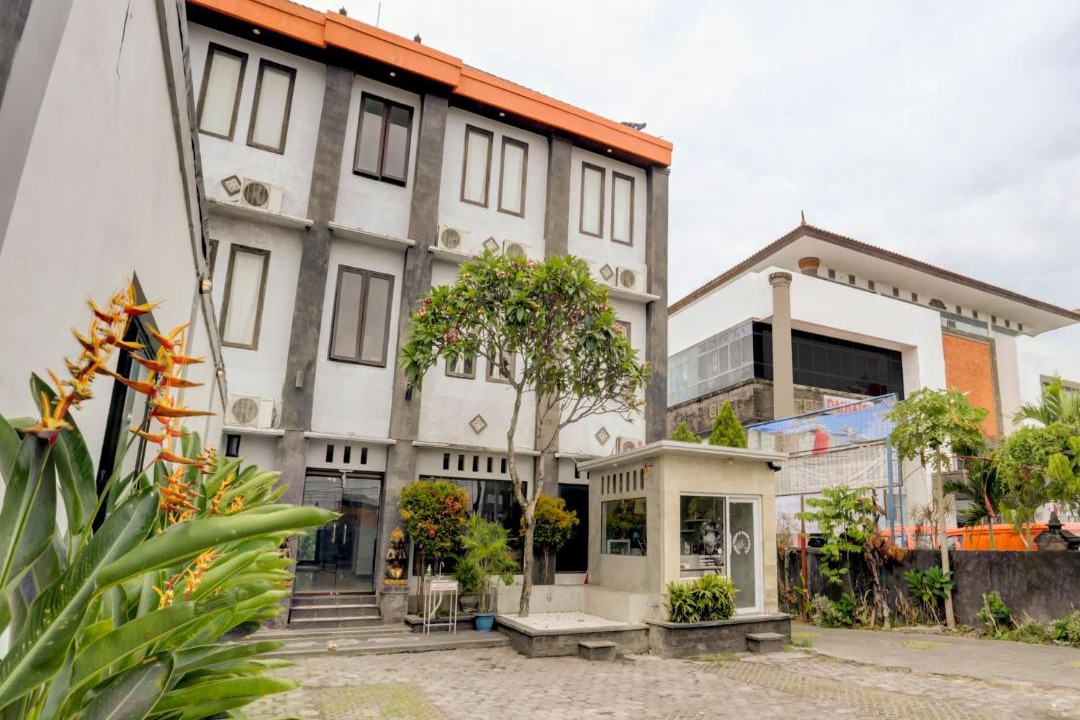 Photo of Buildings in Cokroaminto
