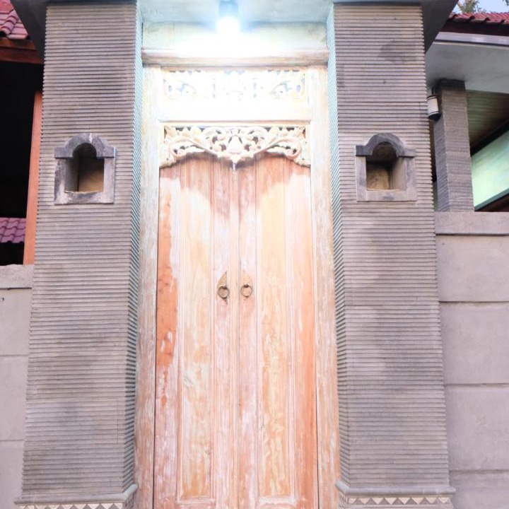 Photo of Buildings in Ceningan Island