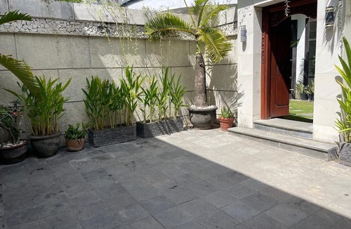 Batubelig Villa | Beautiful Langikula Villa in Central Seminyak Bali Sleeps 10